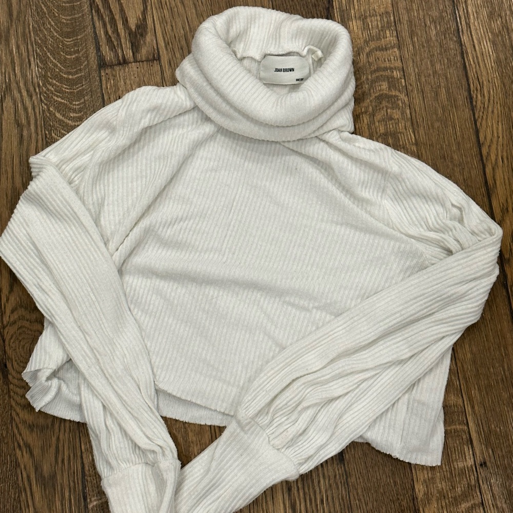 Joah Brown White Ribbed Cropped Turtleneck Long Sleeve Tee